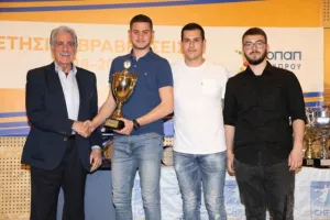 Οι πρωταγωνιστές του χάντμπολ τιμήθηκαν σε μια λαμπρή γιορτή (φώτος)