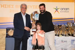 Οι πρωταγωνιστές του χάντμπολ τιμήθηκαν σε μια λαμπρή γιορτή (φώτος)