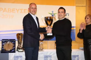 Οι πρωταγωνιστές του χάντμπολ τιμήθηκαν σε μια λαμπρή γιορτή (φώτος)