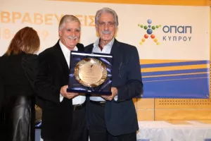 Οι πρωταγωνιστές του χάντμπολ τιμήθηκαν σε μια λαμπρή γιορτή (φώτος)