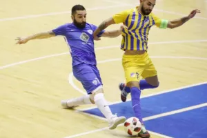 Η Ανόρθωση "έσπασε" το αήττητο του ΑΠΟΕΛ (φώτος)