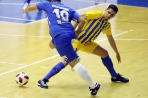 Η Ανόρθωση "έσπασε" το αήττητο του ΑΠΟΕΛ (φώτος)