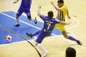Η Ανόρθωση "έσπασε" το αήττητο του ΑΠΟΕΛ (φώτος)