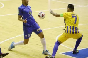 Η Ανόρθωση "έσπασε" το αήττητο του ΑΠΟΕΛ (φώτος)