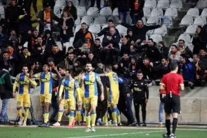 (ΒΙΝΤΕΟ/ΦΩΤΟΣ) Ξέσπασμα μπροστά στη Νότια στο 2ο του Τάμαρι!