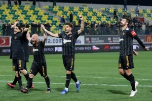 (ΒΙΝΤΕΟ/ΦΩΤΟΣ) Έστησαν πάρτι με τους ΑΕΛίστες!