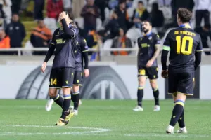 Άσχημη βραδιά και βαριά ήττα για ΑΠΟΕΛ (Φώτος)
