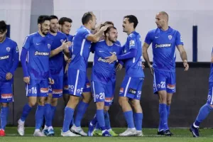 Τριάρα με ΤΖΙΜΗ και τώρα ΑΠΟΕΛ! (φώτος)