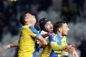 Ντέρμπι με λίγες φάσεις, χωρίς γκολ και... μοιρασιά (φώτος)