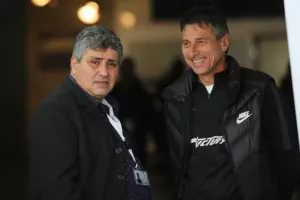 Βλέπει ημιτελικά με ΚΟΥΣΟΥΛΟ! (φώτος)