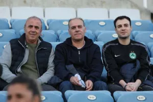 Βλέπει ημιτελικά με ΚΟΥΣΟΥΛΟ! (φώτος)