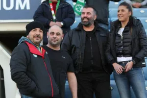 Βλέπει ημιτελικά με ΚΟΥΣΟΥΛΟ! (φώτος)