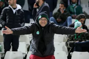 Βλέπει ημιτελικά με ΚΟΥΣΟΥΛΟ! (φώτος)