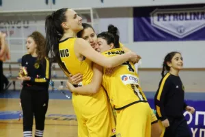 ΚΥΠΕΛΛΟΥΧΟΣ για 15η φορά στην ιστορία της η ΑΕΛ (φώτος)