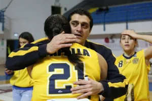 ΚΥΠΕΛΛΟΥΧΟΣ για 15η φορά στην ιστορία της η ΑΕΛ (φώτος)