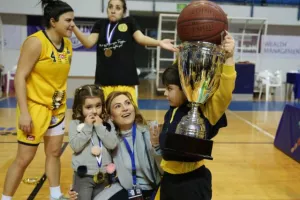 ΚΥΠΕΛΛΟΥΧΟΣ για 15η φορά στην ιστορία της η ΑΕΛ (φώτος)
