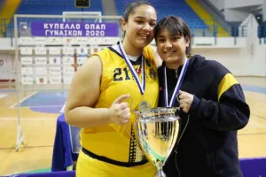 ΚΥΠΕΛΛΟΥΧΟΣ για 15η φορά στην ιστορία της η ΑΕΛ (φώτος)