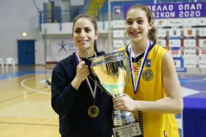 ΚΥΠΕΛΛΟΥΧΟΣ για 15η φορά στην ιστορία της η ΑΕΛ (φώτος)