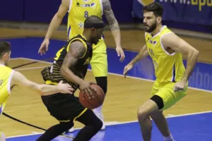 ΝΙΚΗ για το ΑΠΟΕΛ (φώτος)