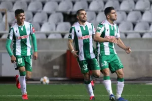 Βλέπει ημιτελικά με ΚΟΥΣΟΥΛΟ! (φώτος)