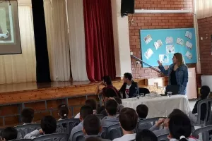 Σάστρε και Κίβενι δίπλα στα παιδιά (φώτος)