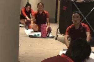 Προπόνηση στους διαδρόμους του ξενοδοχείου