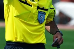 Γρονθοκόπησαν διαιτητή