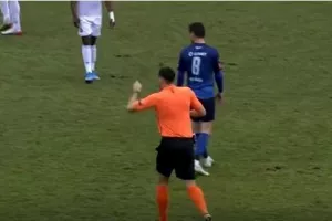 ΤΡΙΑ πέναλτι/Δασάκι