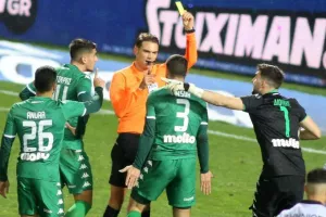 Παναθηναϊκός: «Έβραζαν» τα αποδυτήρια για τη διαιτησία