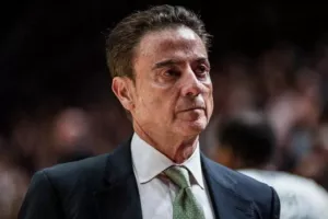 Πιτίνο: «Δεν θα ξεπεράσω ποτέ την άμυνα που παίξαμε» 