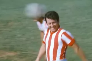 Το ασύλληπτο κινηματογραφικό γκολ του Κώστα Βουτσά (βίντεο)