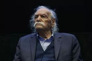Τον αποχαιρέτησε...