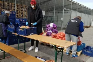 Μοίρασαν τρόφιμα σε άπορους μέλη της ομάδας μπάσκετ της Μπάγερν (φώτος)
