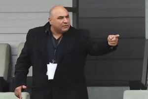 "Τα συμφέροντα να τα βάλουν στην πάντα"