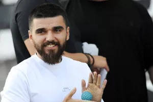 Μήνυμα Γ. Σαββίδη με... φίδια!