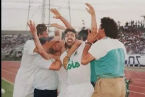 "Μένουμε σπίτι για τα παιδιά μας, για τα εγγόνια μας, με την ΒΑΣΙΛΙΣΣΑ!"