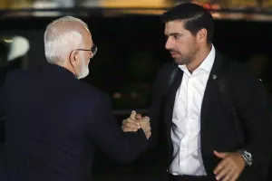 ΠΑΟΚ: «Επιχείρηση-ανασύνταξη» με ομιλίες και επαφή με Σαββίδη