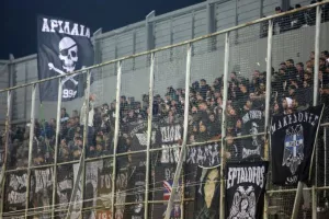 «Μπλόκο» στα διόδια και άγριο... κράξιμο στην αποστολή 