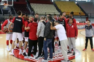Οι παίκτες του Ολυμπιακού δεν θέλουν να ταξιδέψουν στο Μιλάνο