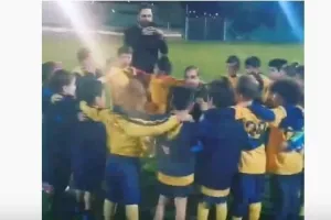 (ΒΙΝΤΕΟ από προπονητικό) "Πάμε όλοι μαζί, ένα, δυο, τρία ΑΕΛ!!!"