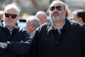 Πλήθος κόσμου στην κηδεία του Λεωνίδα Θεοδωρακάκη