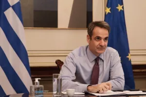 Κάλεσε τους βουλευτές να χαρίσουν έναν μισθό