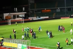 Πήρε το ντέρμπι ο ΑΡΗΣ και... φωτιά στην κορυφή! (φώτος)