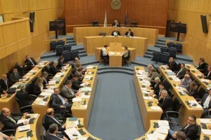 ΒΟΥΛΗ/Ψήφισε 10 νόμους για την αντιμετώπιση των συνεπειών της πανδημίας