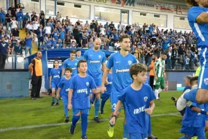 ΟΧΙ/ Συνοδεία ποδοσφαιριστών 