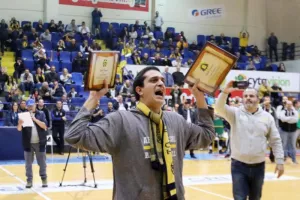 Παλάλας/"Εσυ κυπριακό αρνάκι μου ασχολήσου με τα τραπέζια..."