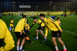 (ΦΩΤΟΡΕΠΟΡΤΑΖ/ΑΕΛ) Το μέλλον συνάντησε το παρόν στο προπονητικό!