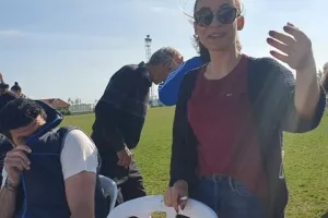 Έκοψαν τη "μούττη" της Σαρακοστής στο γήπεδο (βίντεο/φώτος)