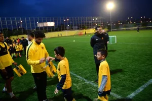 (ΦΩΤΟΡΕΠΟΡΤΑΖ/ΑΕΛ) Το μέλλον συνάντησε το παρόν στο προπονητικό!