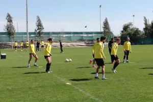 (ΦΩΤΟΣ/ΑΕΛ) Η προπόνηση της Τρίτης 